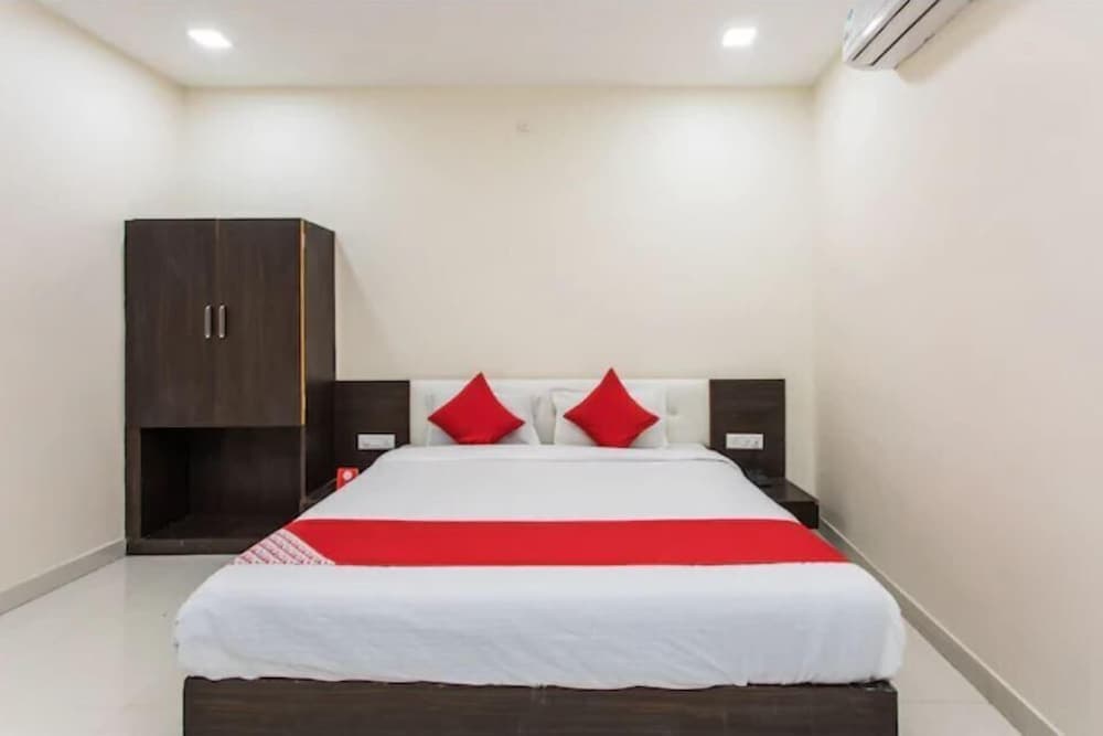 Aaradhy Hotel