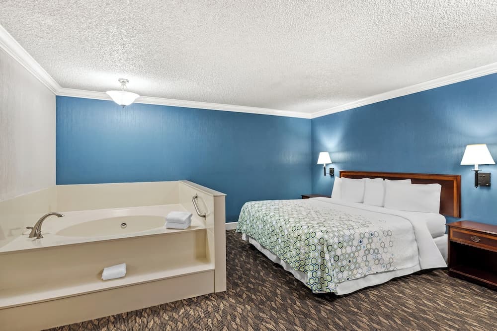 HomeTowne Studios by Red Roof Yuba City Bonanza - Marysville