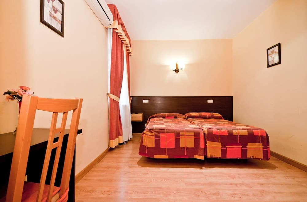 Hostal Las Cortes