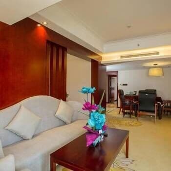 Dongyi Hotel