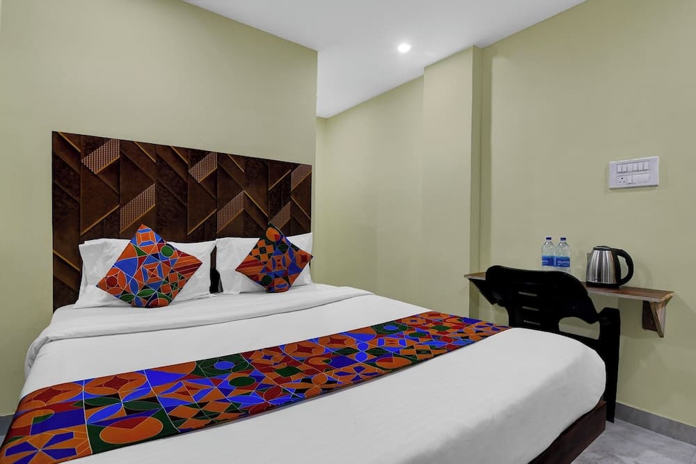 Fabhotel Star Light B