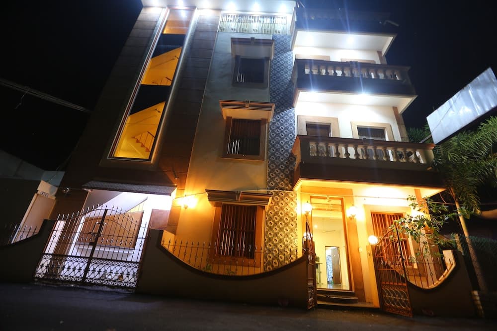 Le Apex Inn