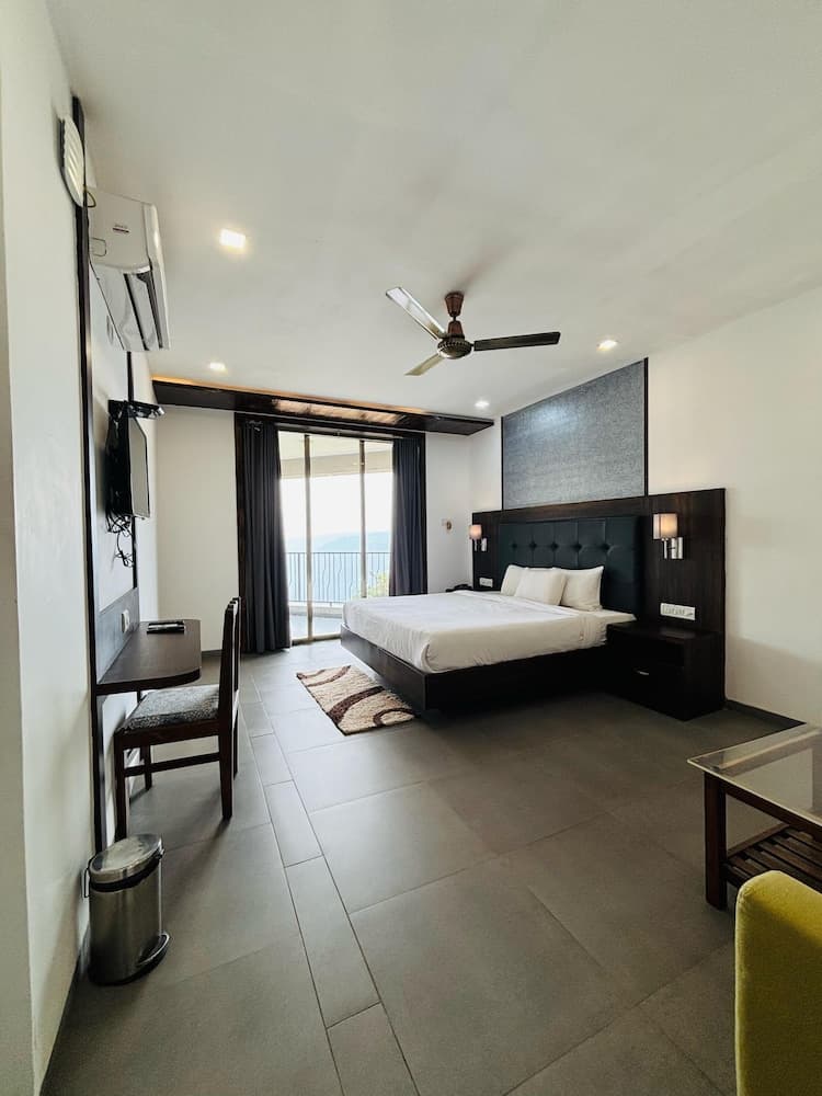 MOUNTAIN BREEZE RESORT