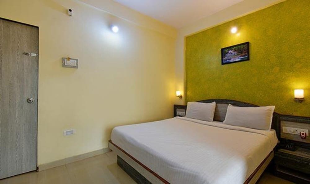 Fabhotel Jk