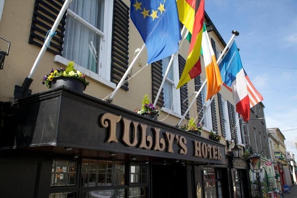 Tully s Hotel