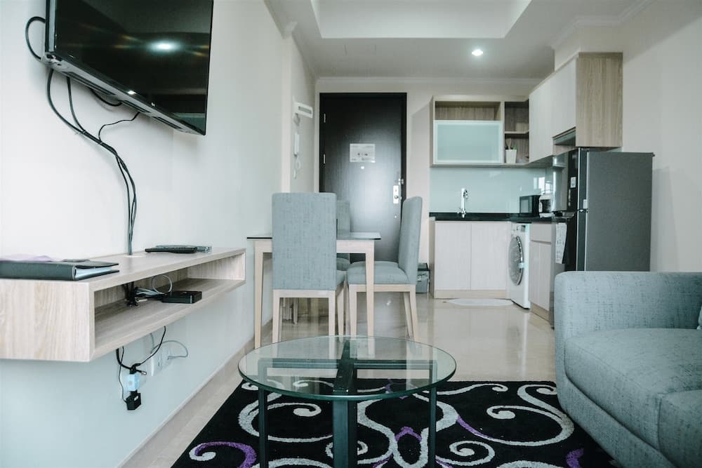 2BR Deluxe and Modern Menteng Park Apartment By Travelio