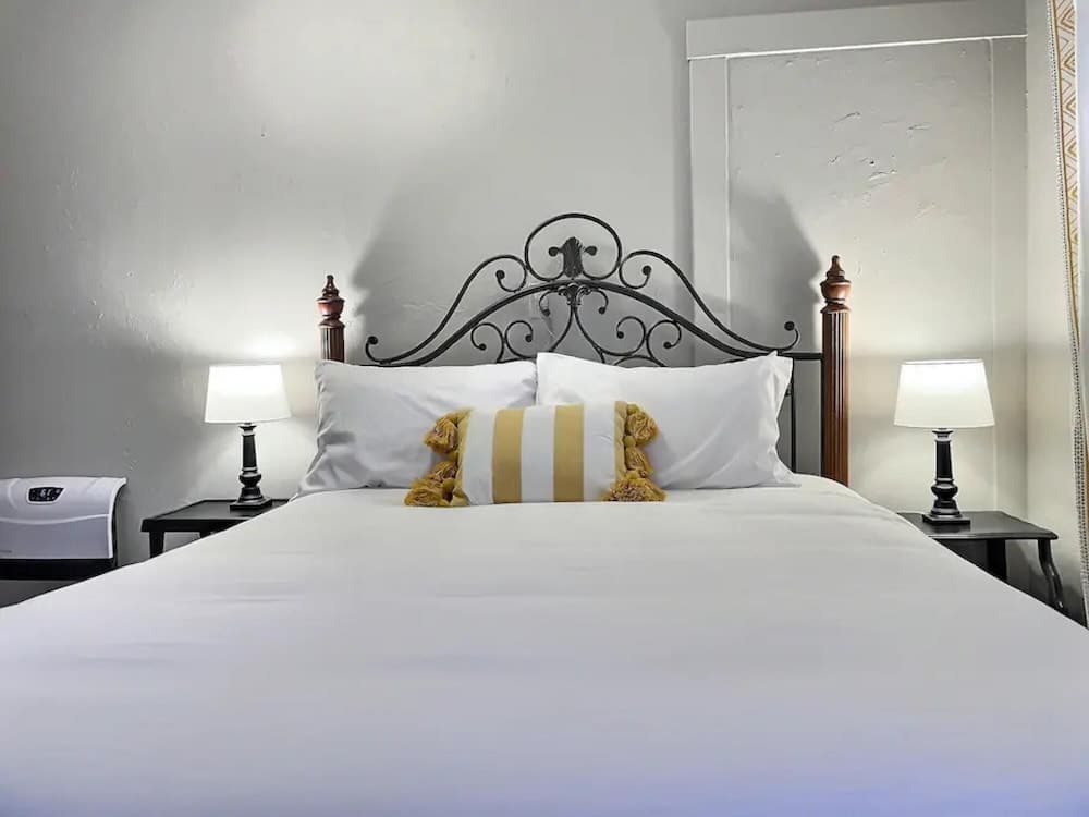 Avenue Hotel Bed and Breakfast