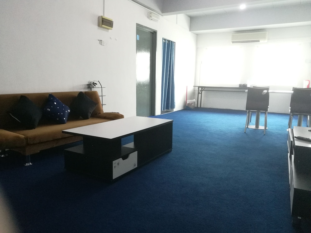 Oceanus Backpackers Hostel
