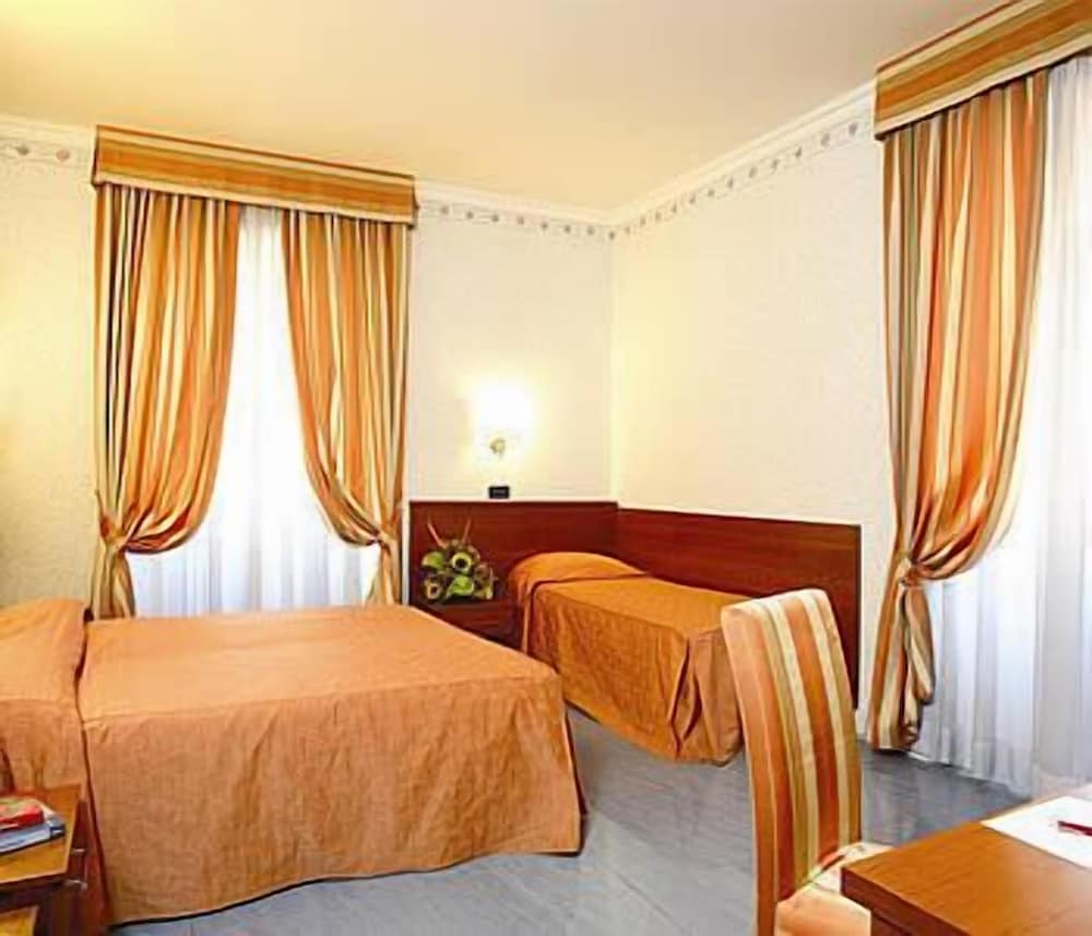 Hotel Dina