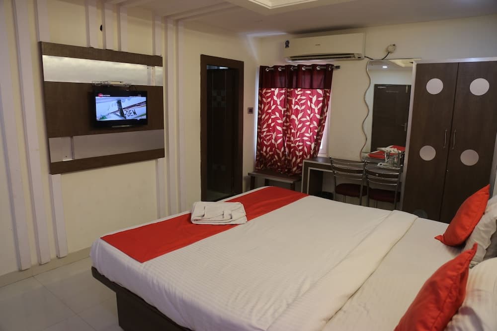Madhura Inn