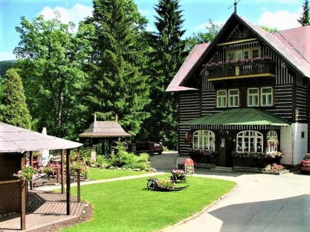Hotel Tri ruže