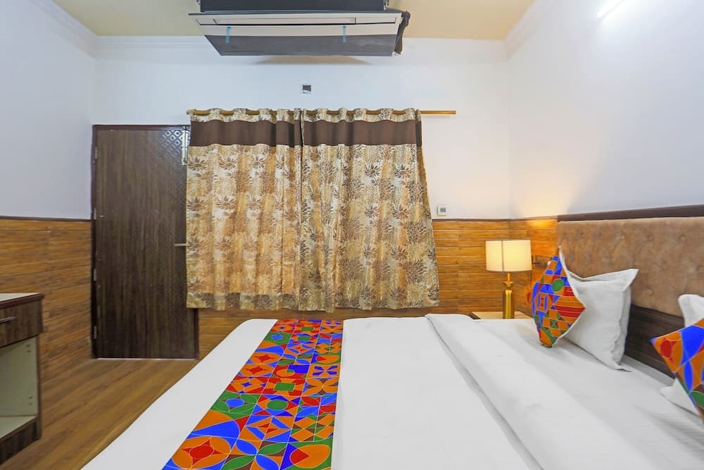 Fabhotel Vasant Villa
