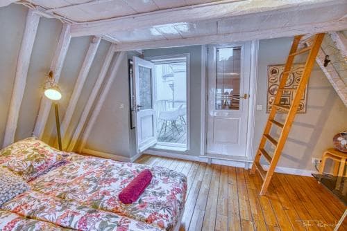 Attic Monkeys Lodge