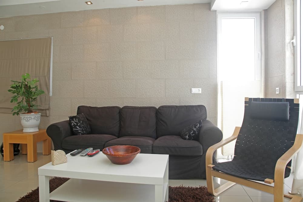 TLVSublet