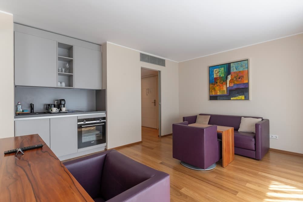 Pakat Suites