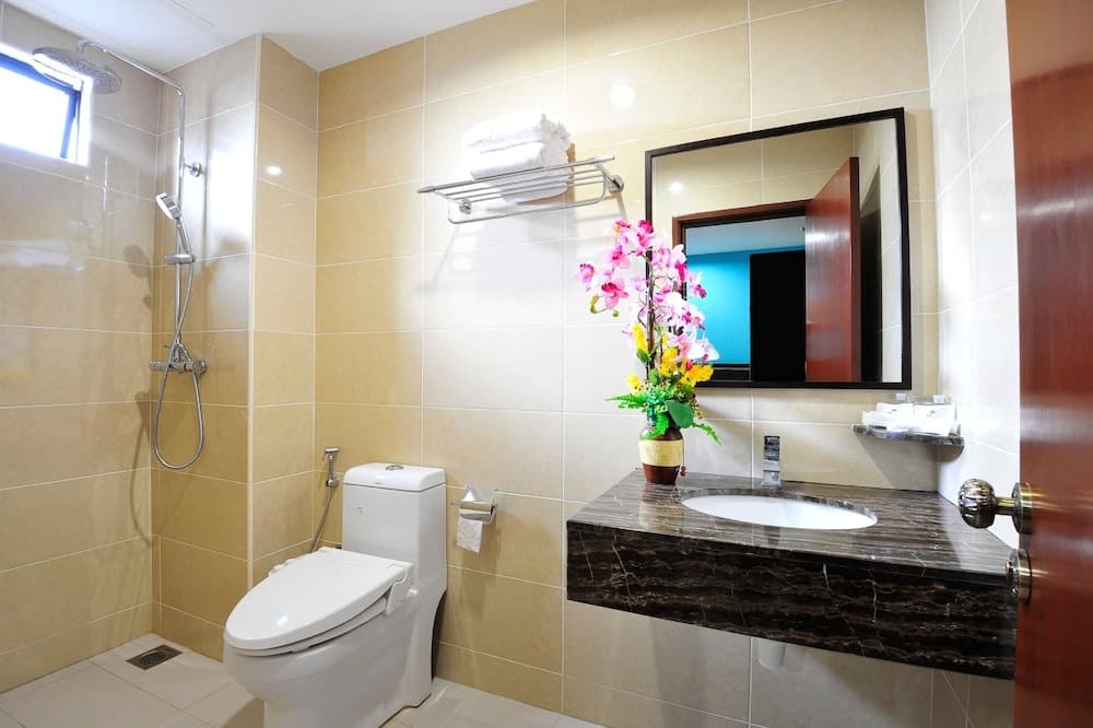 Grand Hallmark Hotel