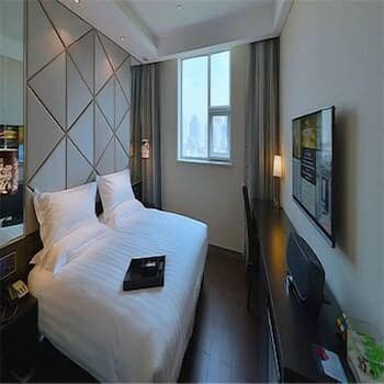 Orange Hotel Select