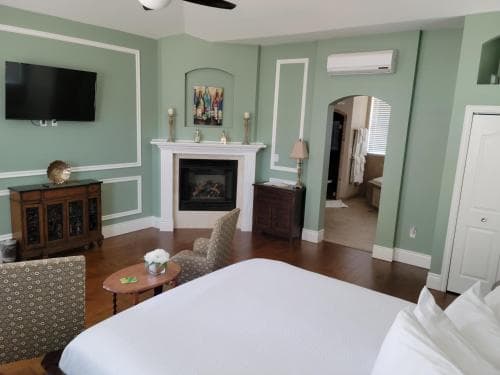 Grey Gables Bed And Breakfast Inn