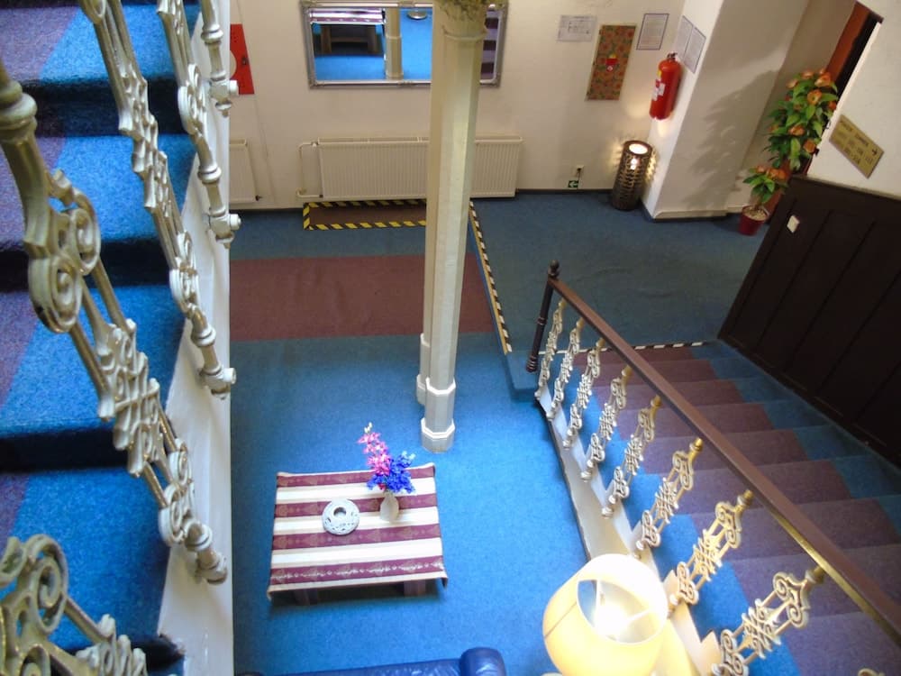 Gl Hotel