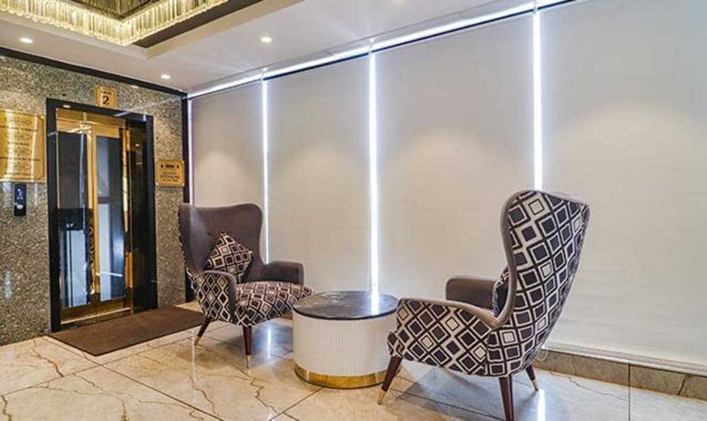 Fabhotel Twin Tree Suites