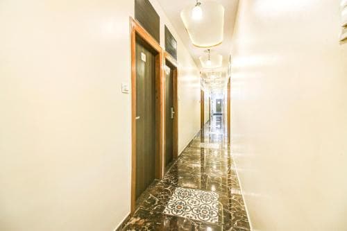 FabHotel Axis International