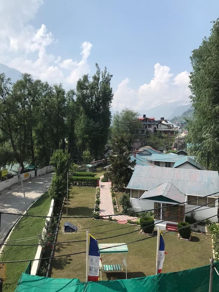 HOTEL EVERGREEN