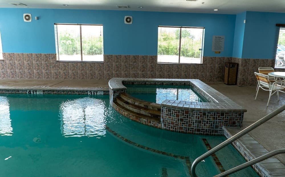 Three Rivers Inn & Suites