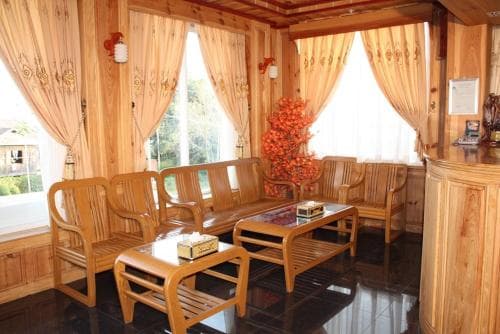 Honey Pine Hotel