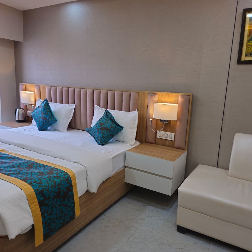 Shri Sadhana Inn