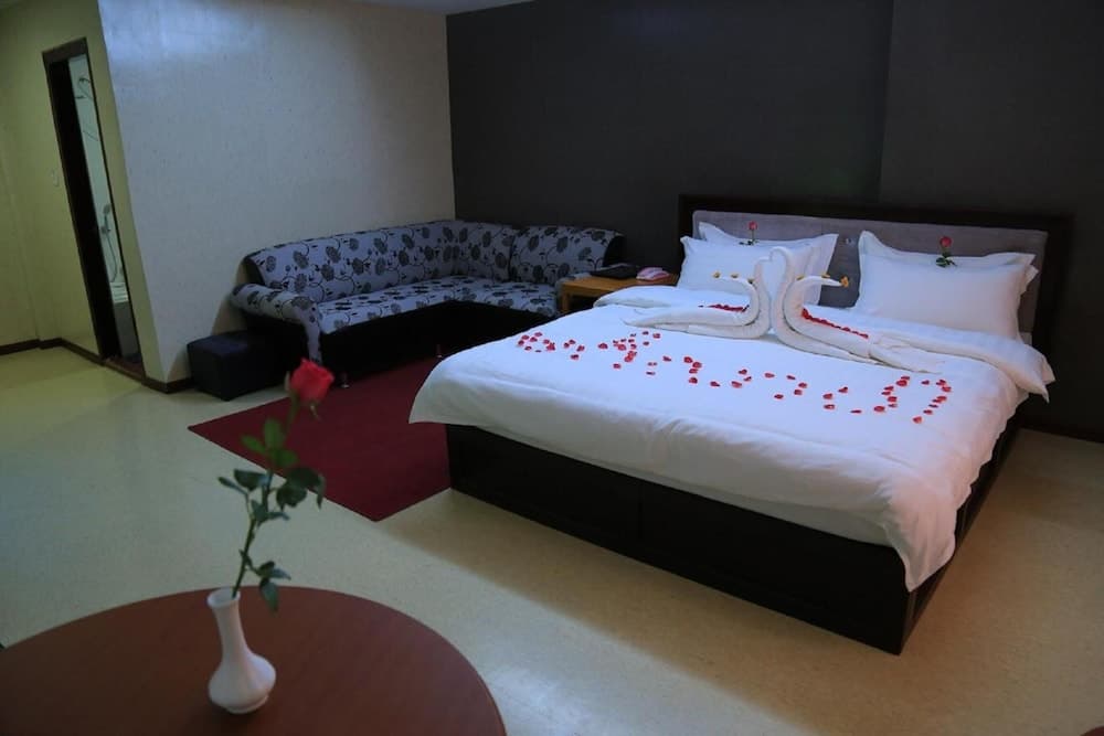 King & Queen Hotel