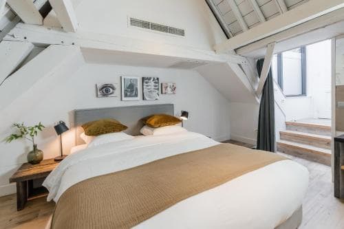 Eye Hotel
