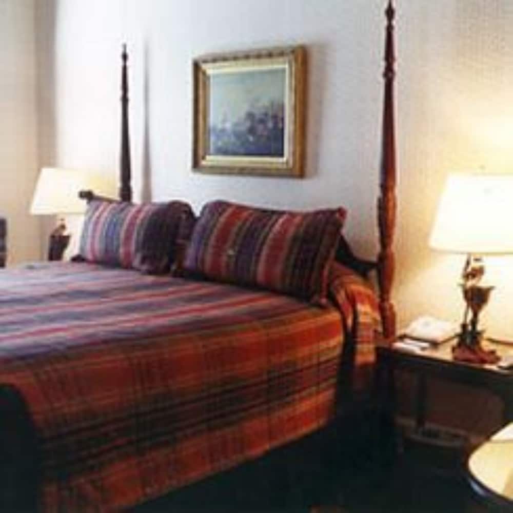 1842 Inn