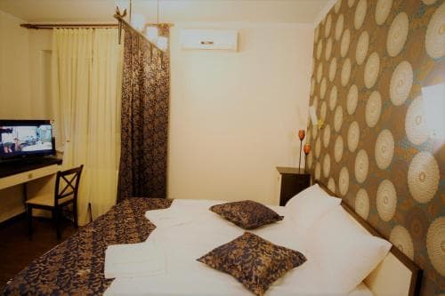 Iris Hotel
