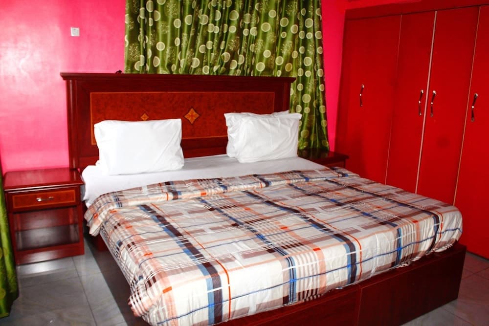 Row Hotel & Suites