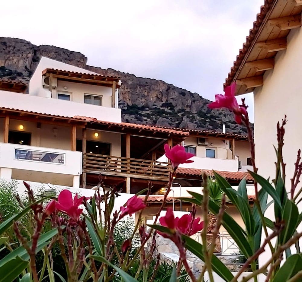 Creta Suites