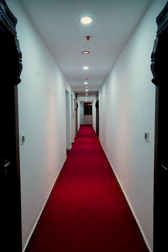 Hotel Silver Shine
