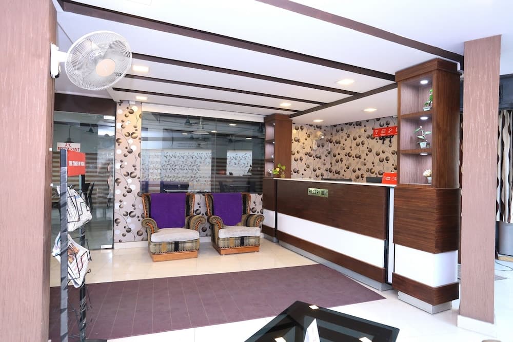 OYO 25093 Hotel Thamam