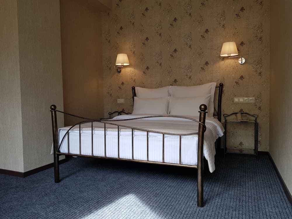 Redline Hotel