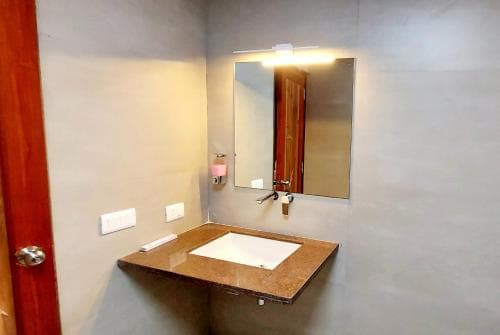 Hotel Ananda Kashi