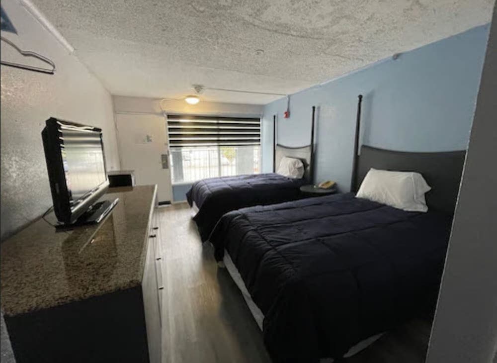 Budgetel Inn & Suites