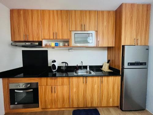 The Elevated Abode - ComfyCosy 1-br at The Loop
