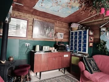 Edens Yard Backpackers
