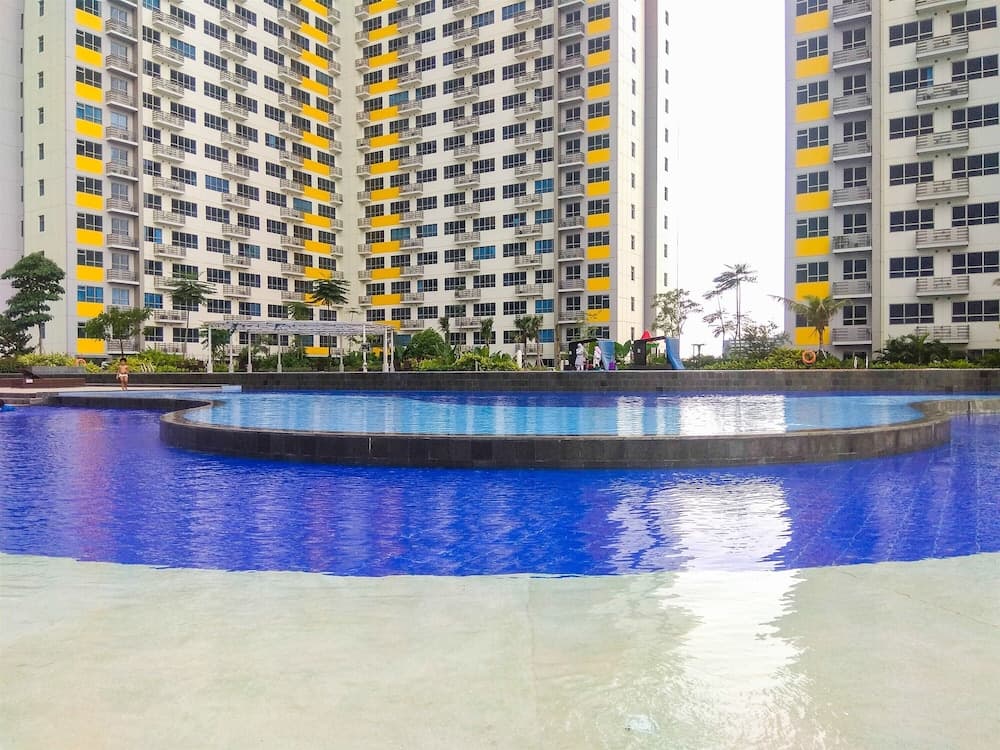 Comfort and Simply Studio Springlake Summarecon Bekasi Apartment By Travelio