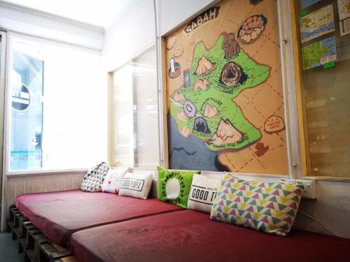 Get Inn Backpackers