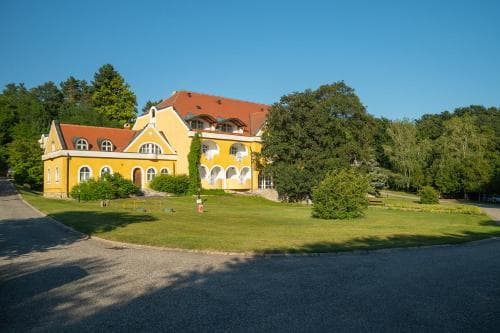 Cseri Kastely