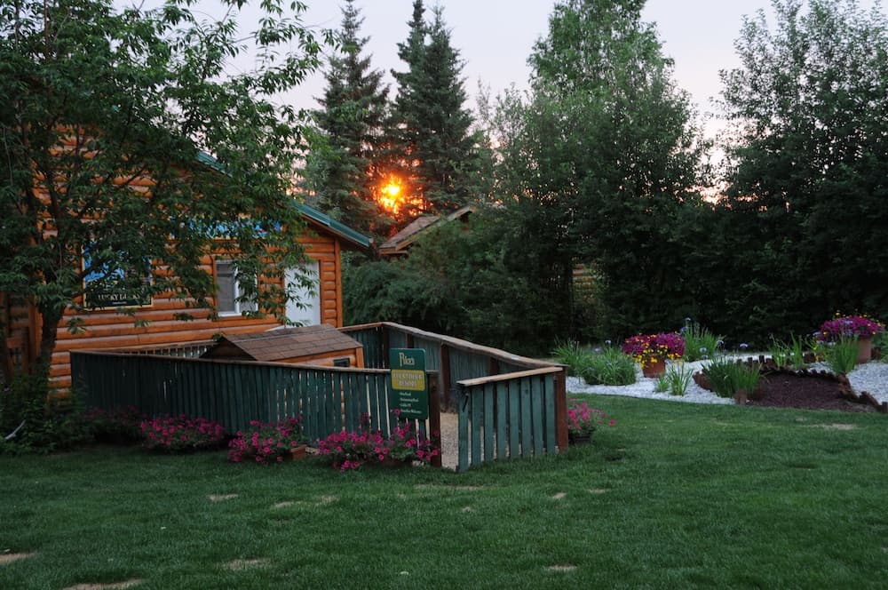 Pike s Waterfront Lodge