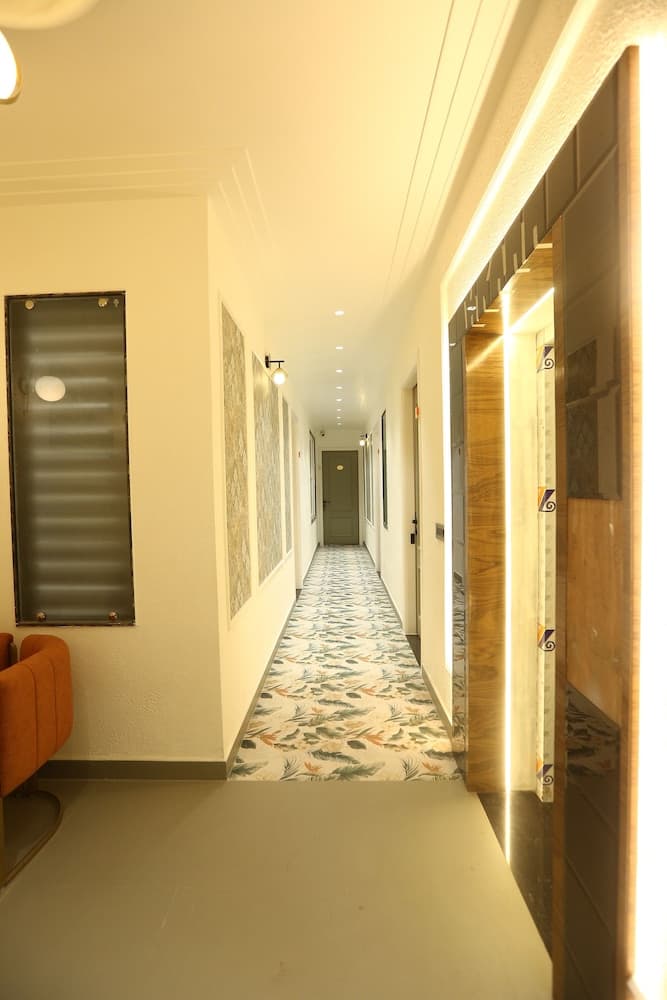 HOTEL ELEGANCE