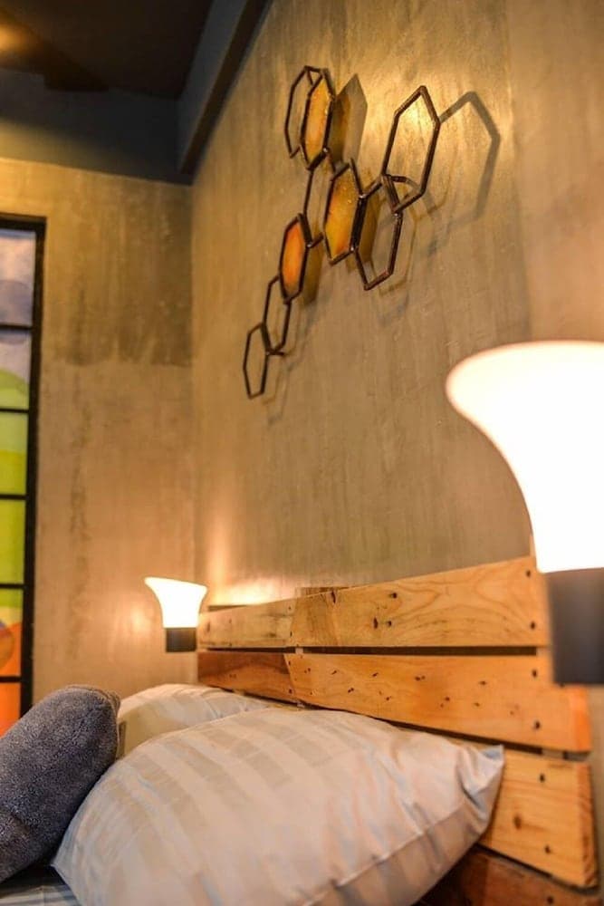 Bhive Hotel