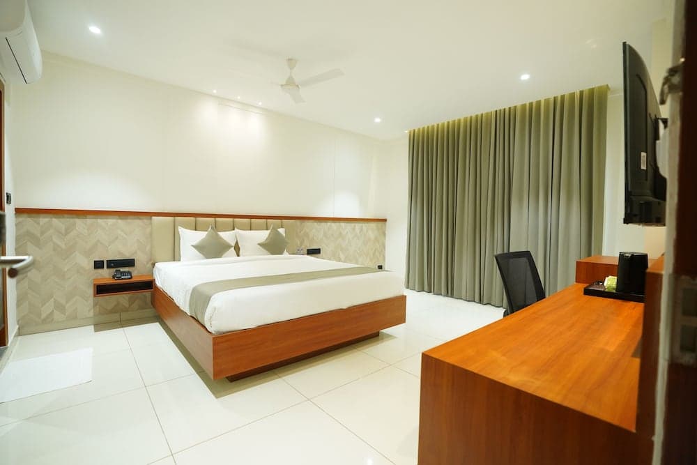 LEONAR HOTEL