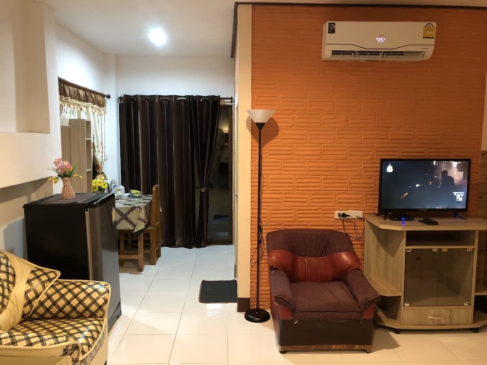 Sandee Place Chomthong